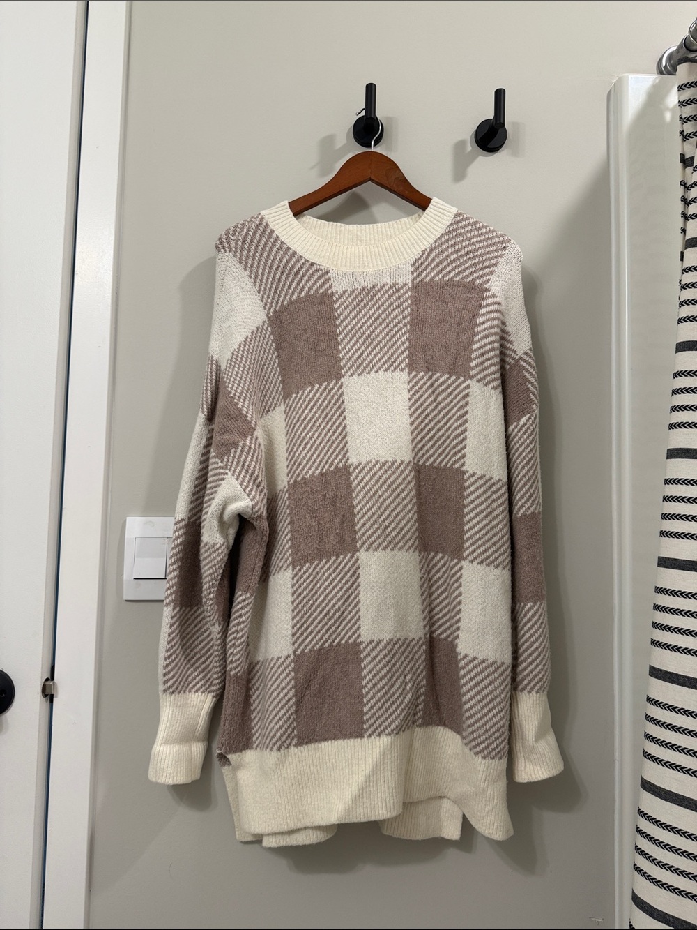 Abercrombie Cream and Taupe Check Knit Sweater